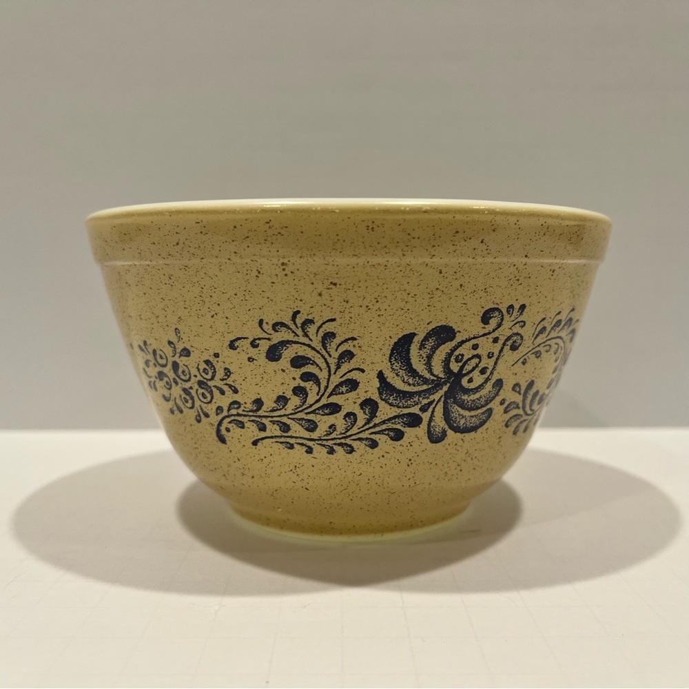 Pyrex Homestead Mixing Bowl